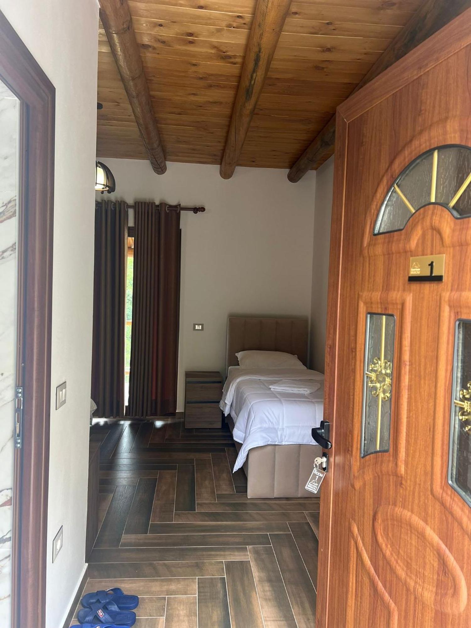 Guest House Bracaj Zhaban Kültér fotó