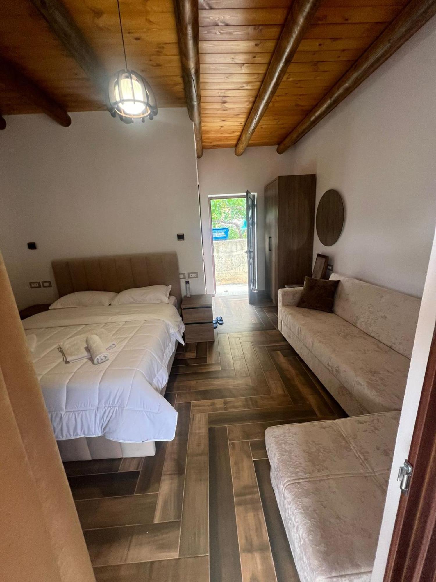 Guest House Bracaj Zhaban Kültér fotó