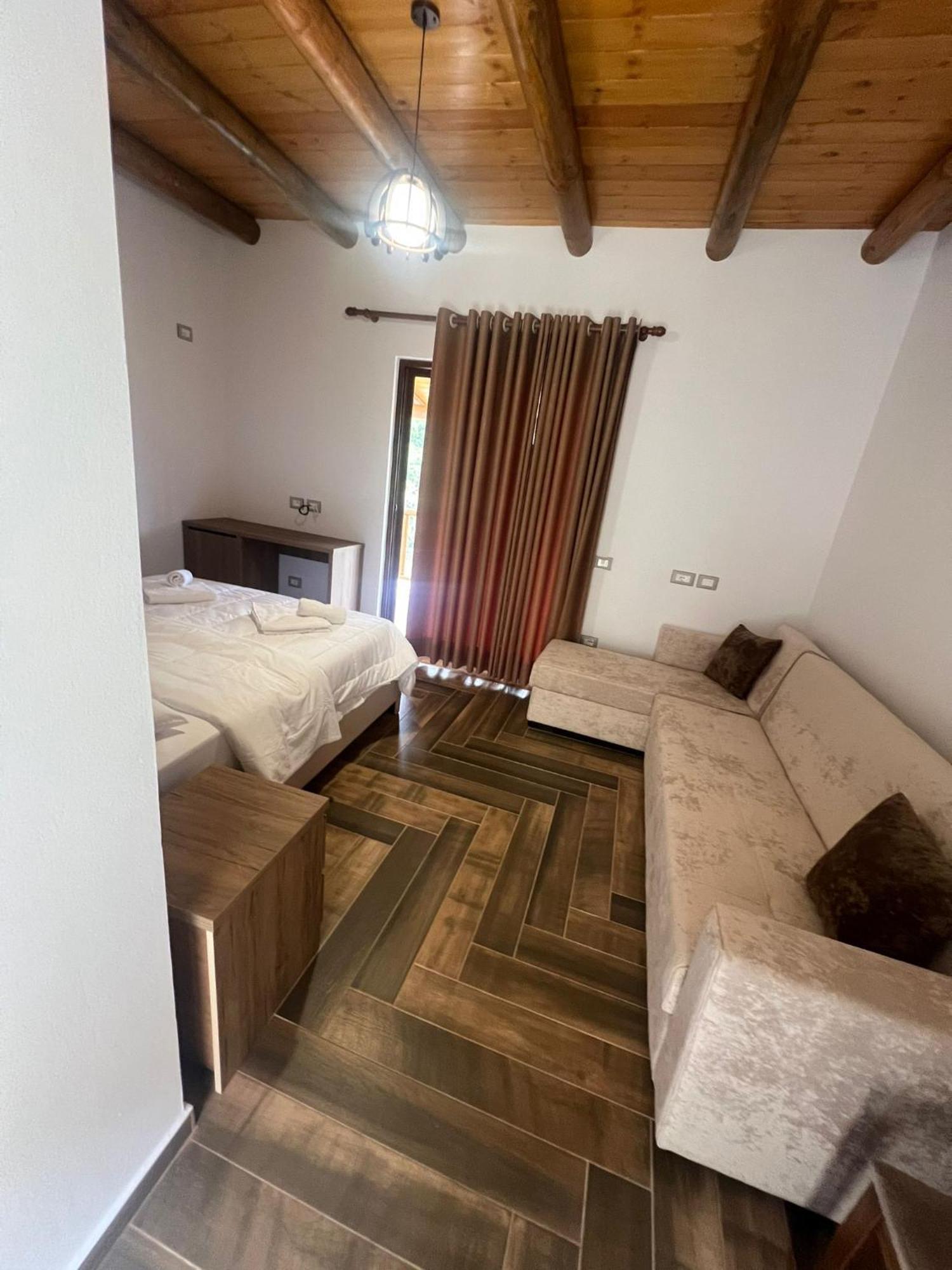 Guest House Bracaj Zhaban Kültér fotó
